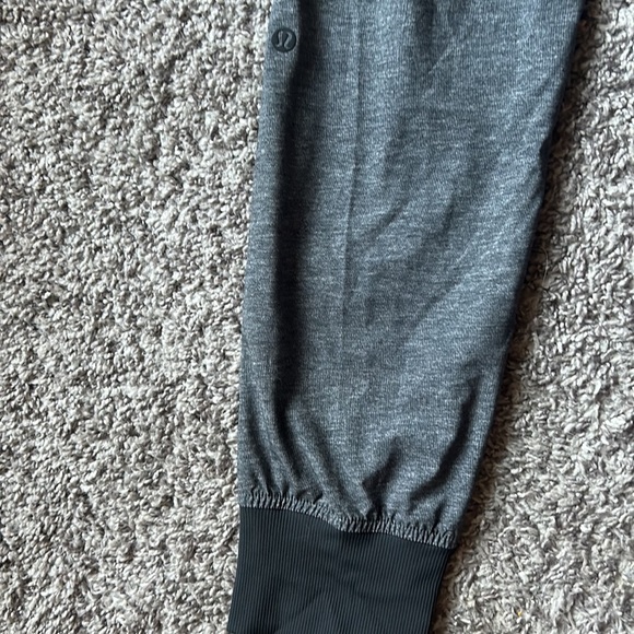 Lulu lemon joggers gray - Picture 2 of 3